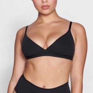 New ~ SKIMS ~ Fits Everybody Crossover Bralette Size M